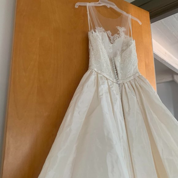 Amsale Ryan Wedding Dress - Picture 7 of 8